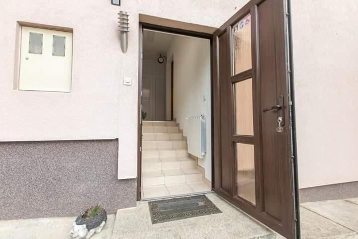 Apartman Sunny Lika Gospić Exterior foto